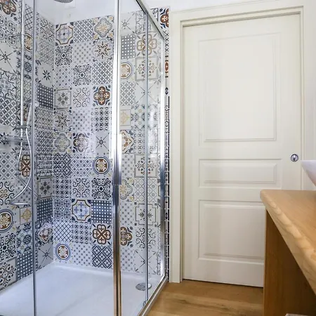 Apartament Town 2 *